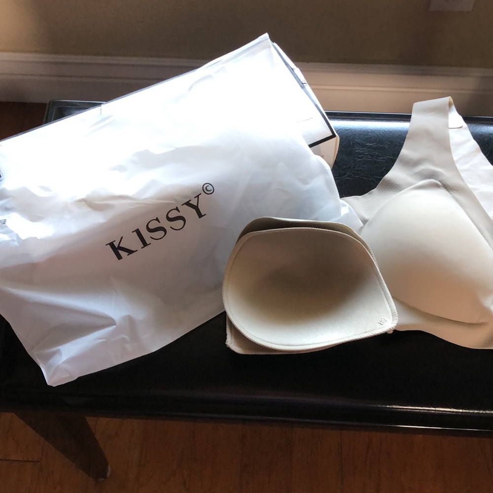 Kissy Bra - Picture 2 of 9